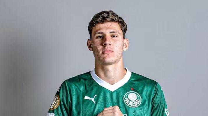 记者:巴萨、阿森纳等队有意19岁“巴西赫伊森”贝内德蒂 记者:巴萨、阿森纳等队有意19岁“巴西赫伊森”贝内德蒂