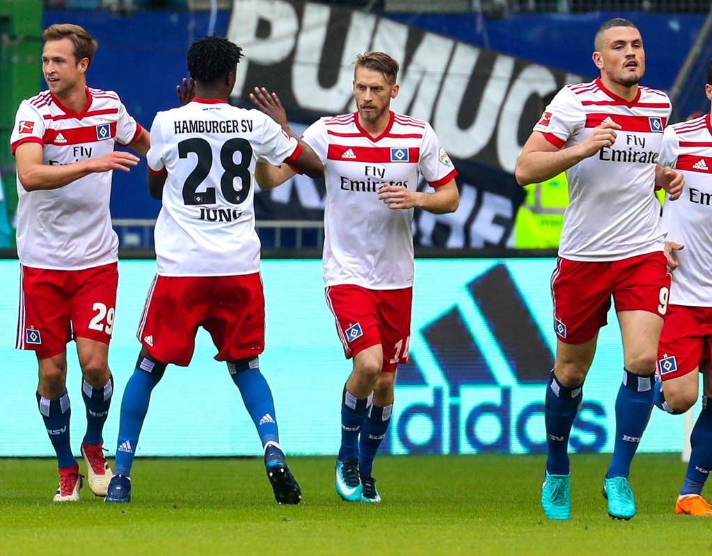 德甲巅峰碾压战:拜仁主场迎战汉堡,联赛霸主能否轻松击溃保级弱旅? 德甲巅峰碾压战:拜仁主场迎战汉堡,联赛霸主能否轻松击溃保级弱旅?