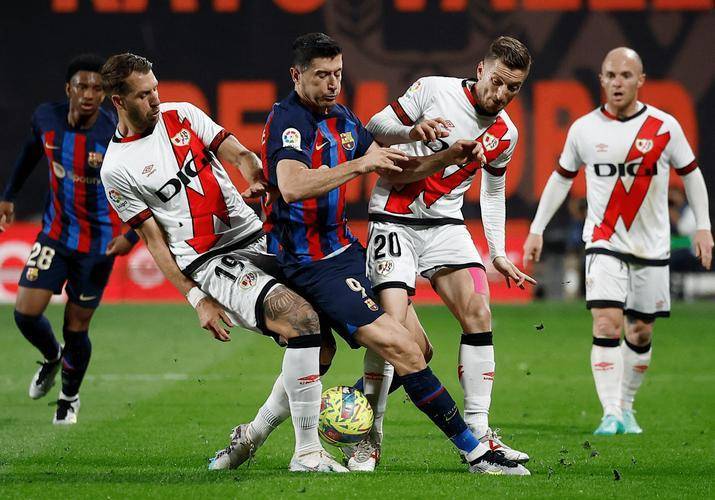 西甲焦点战前瞻:巴萨 VS 赫塔菲,红蓝军团剑指三分 西甲焦点战前瞻:巴萨 VS 赫塔菲,红蓝军团剑指三分