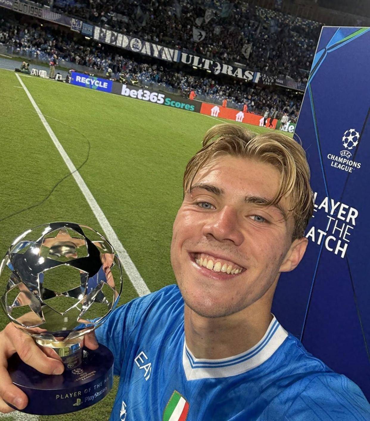 霍伊伦两射一传!8场7球冠绝欧冠! 霍伊伦两射一传!8场7球冠绝欧冠!