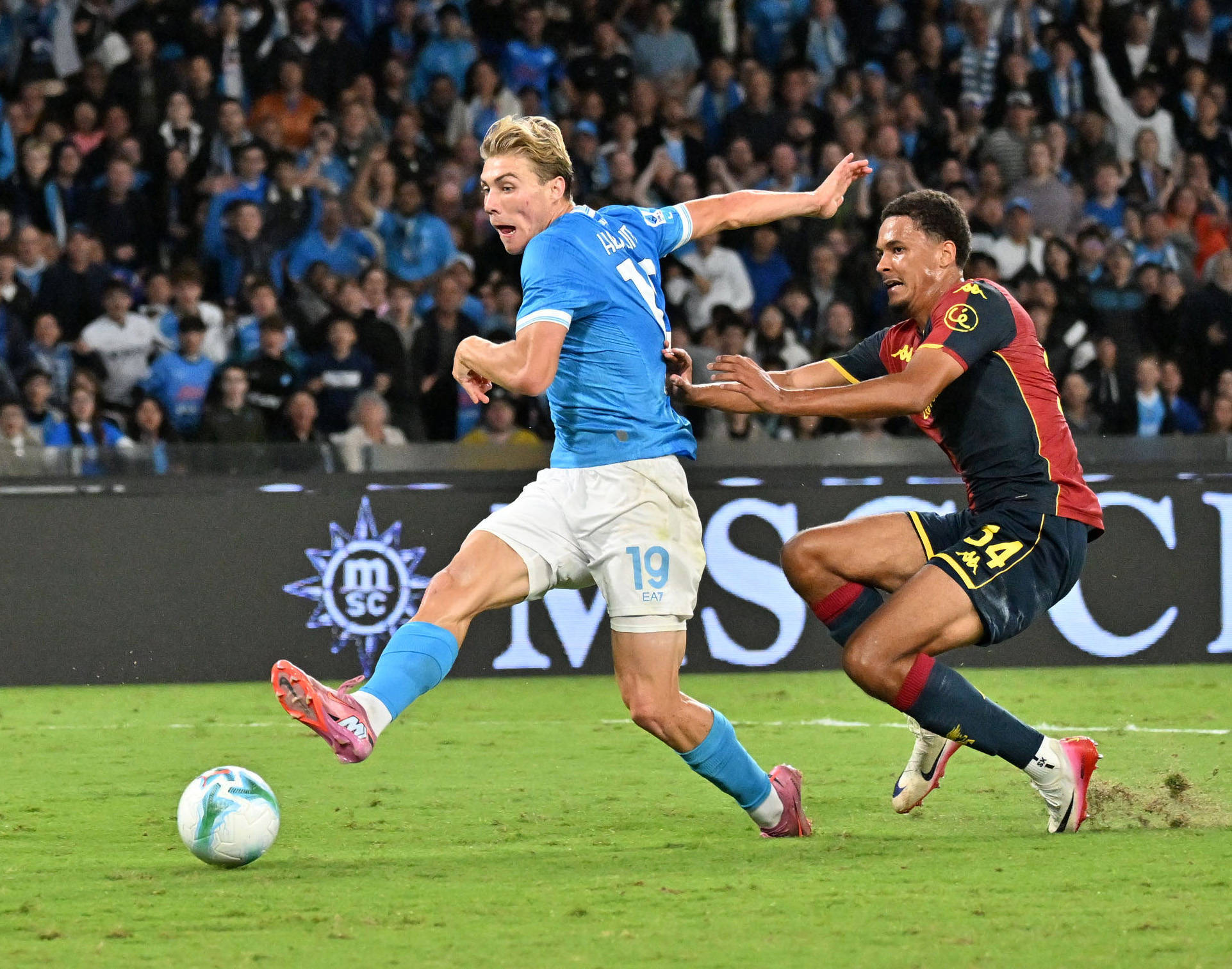 (体育)足球——意甲:那不勒斯胜热那亚 (体育)足球——意甲:那不勒斯胜热那亚