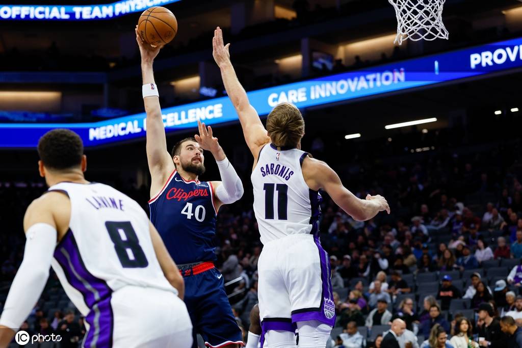 季前赛-小萨15+14+5科林斯24分 快船击败国王 季前赛-小萨15+14+5科林斯24分 快船击败国王