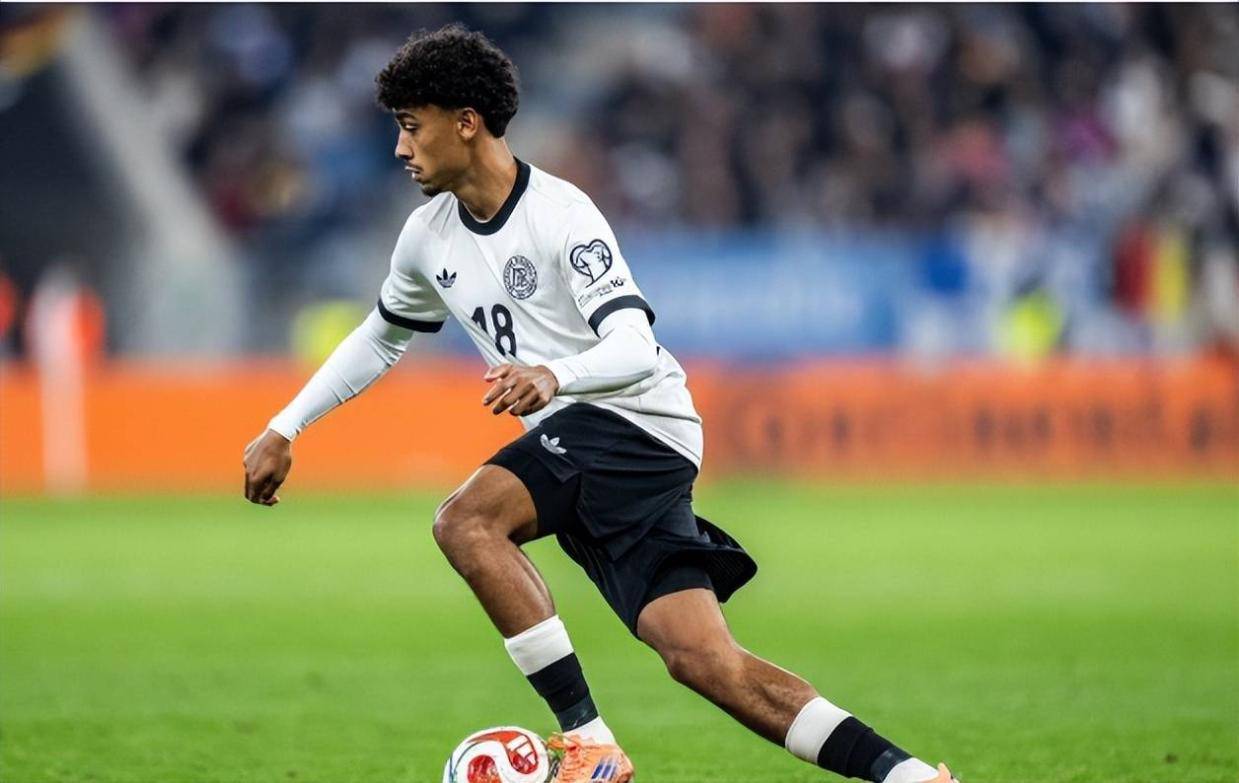 1球2助攻!22岁后防帝星闪耀德甲,转会费6000万欧,4大欧洲豪门争抢他 1球2助攻!22岁后防帝星闪耀德甲,转会费6000万欧,4大欧洲豪门争抢他