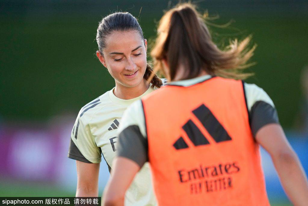 这球红牌?曼联女足欧冠铲球染红!球迷吐槽“史上最糟糕红牌” 这球红牌?曼联女足欧冠铲球染红!球迷吐槽“史上最糟糕红牌”