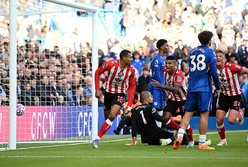 桑德兰2-1切尔西 塔勒比补时绝杀 桑德兰2-1切尔西 塔勒比补时绝杀