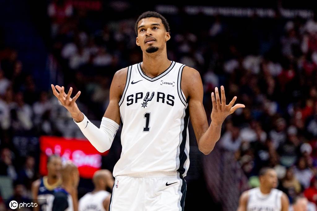 文班亚马31+14托马斯40分 马刺击败篮网三连胜 文班亚马31+14托马斯40分 马刺击败篮网三连胜