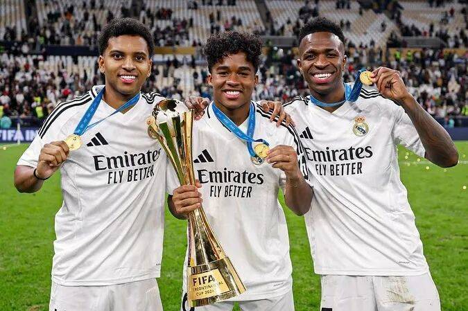 皇马巴西帮面临解散?带头大哥闹离队 二弟三弟沦为替补 皇马巴西帮面临解散?带头大哥闹离队 二弟三弟沦为替补